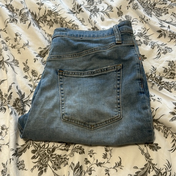 Gap High Rise Bremuda short - Picture 2 of 3